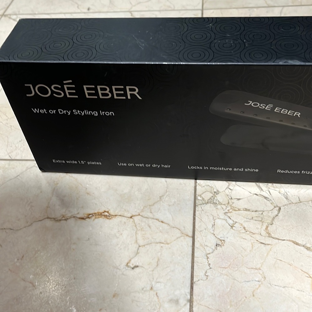 NWT Jose Eber Wet or Dry Styling Iron